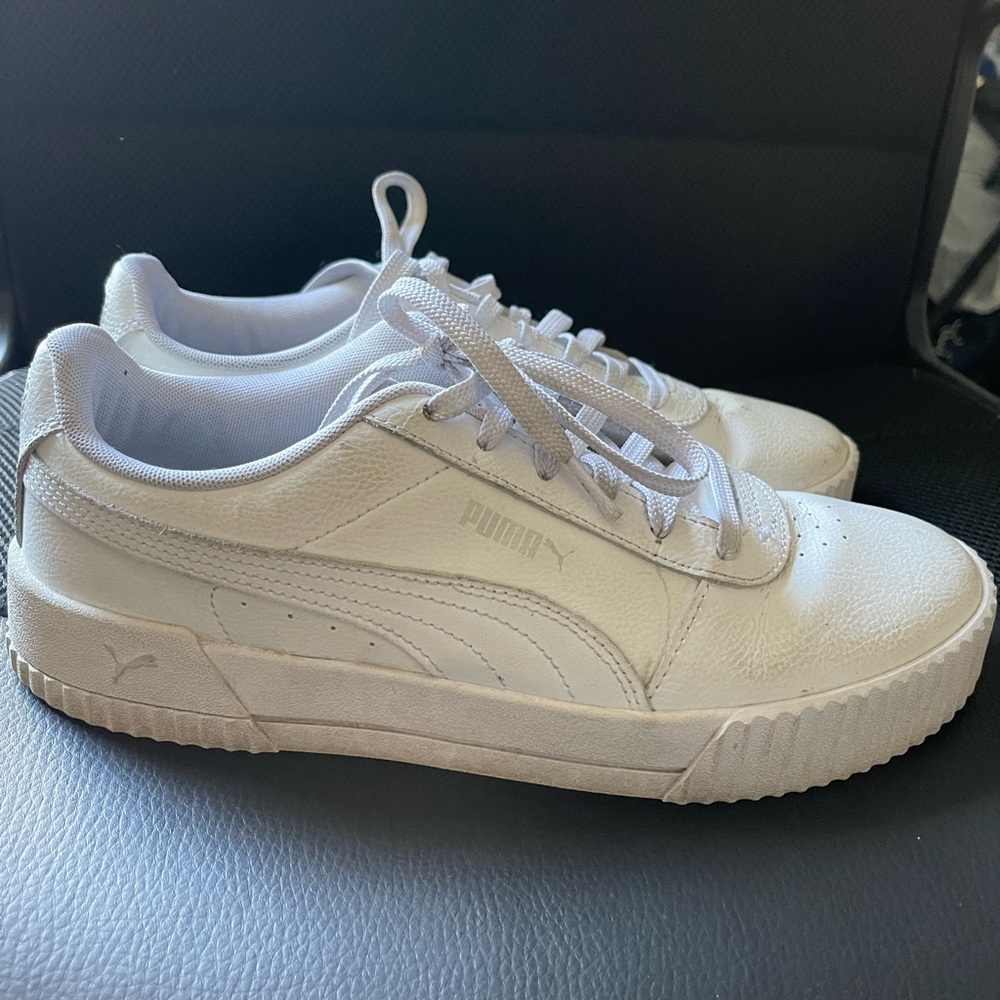 White Puma low top tennis shoes - size 10